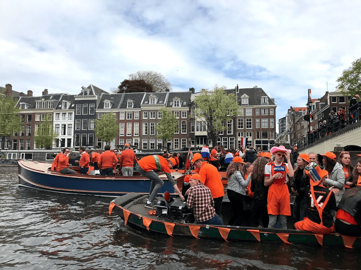 King's day in Amsterdam - A Local's Guide for Amazing Party